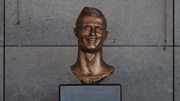 Statue Von Cristiano Ronaldo Uberarbeitet