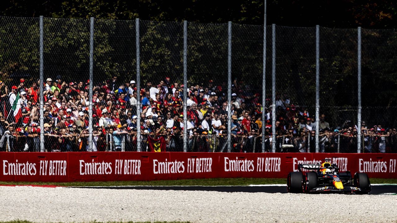 Beste Sicht für Sparfüchse? Formel-1-Fans bauen eigene Tribüne in Monza - Bildquelle: 2019 Getty Images