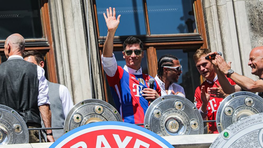 So richtig Stimmung wollte bei der Meisterfeier der Bayern nicht aufkommen - Bildquelle: 2022 Getty Images