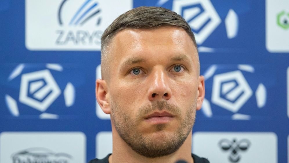 Traut den deutschen Handballern viel zu: Lukas Podolski - Bildquelle: FIRO/FIRO/SID/