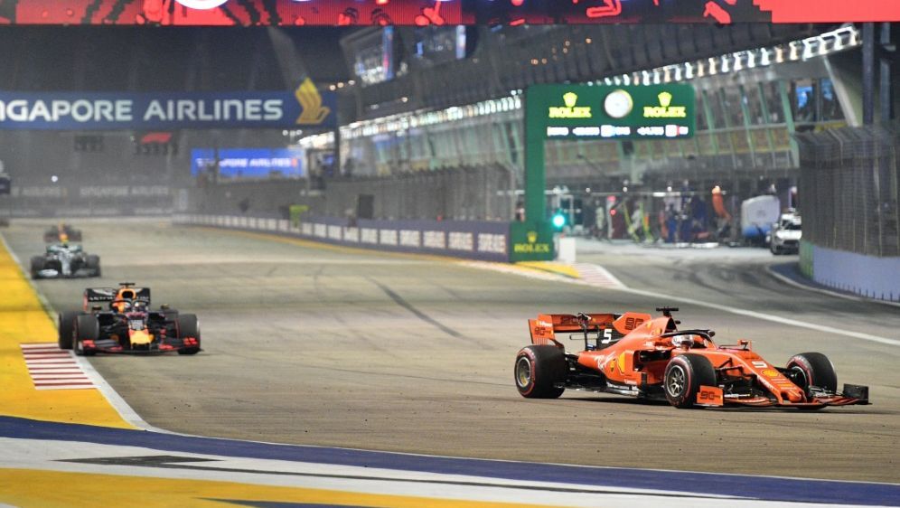 Die Formel 1 findet bis 2028 weiterhin in Singapur statt - Bildquelle: AFP/SID/MLADEN ANTONOV