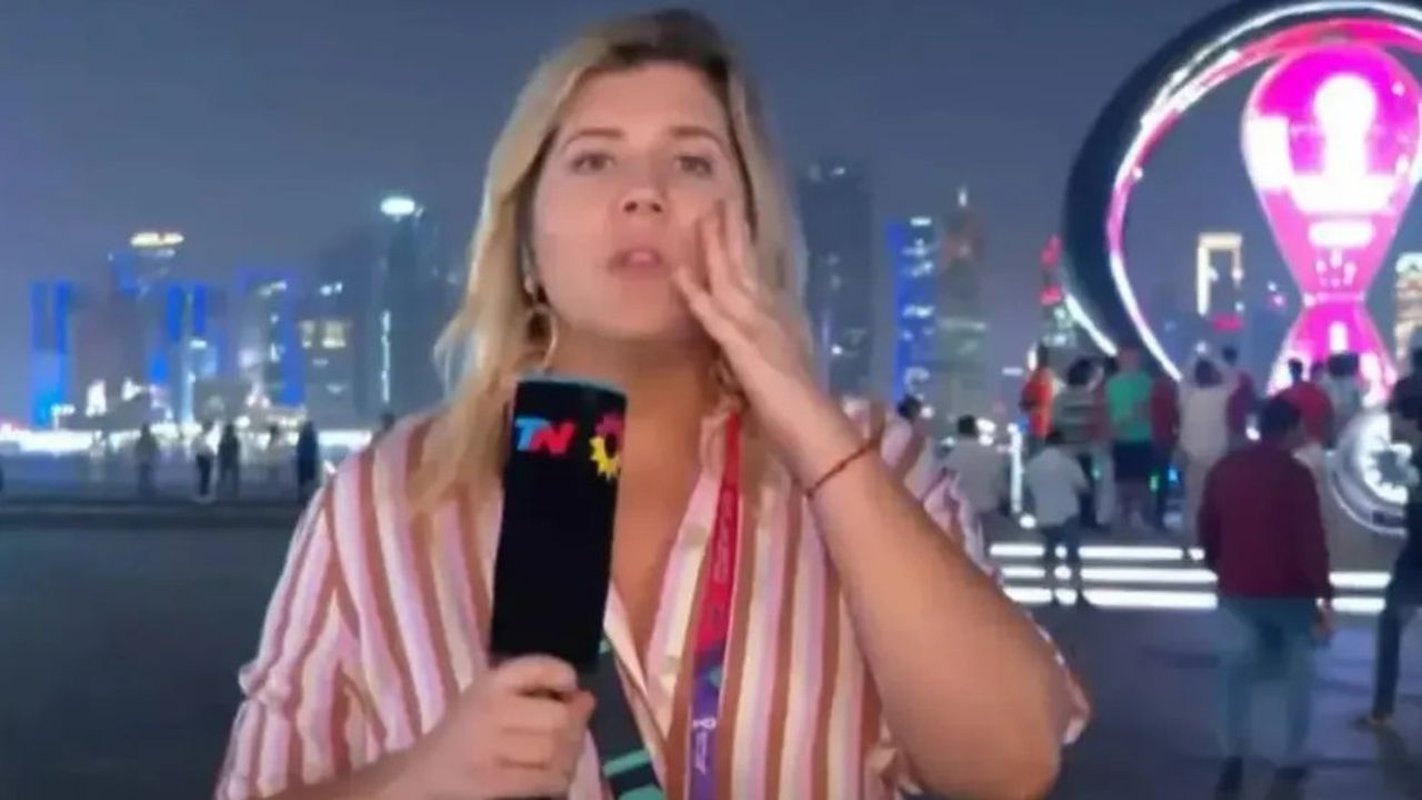 Reporterin während WM-Live-Übertragung ausgeraubt - Bildquelle: Twitter/Football__Tweet