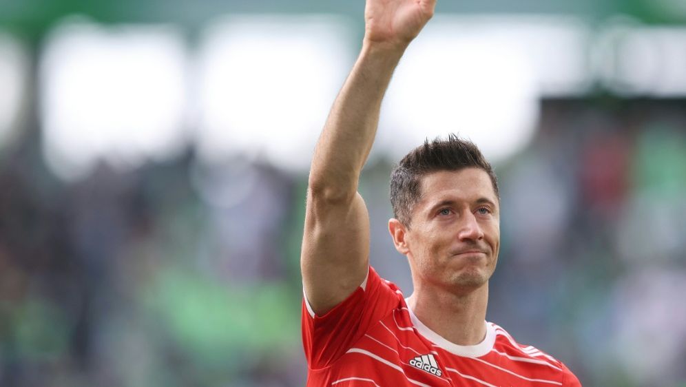 Robert Lewandowski verabschiedet sich von den Bayern - Bildquelle: AFP/SID/RONNY HARTMANN