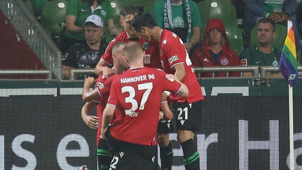 Hannover gewinnt mit 1:0 in Rostock - Bildquelle: FIRO/FIRO/SID/