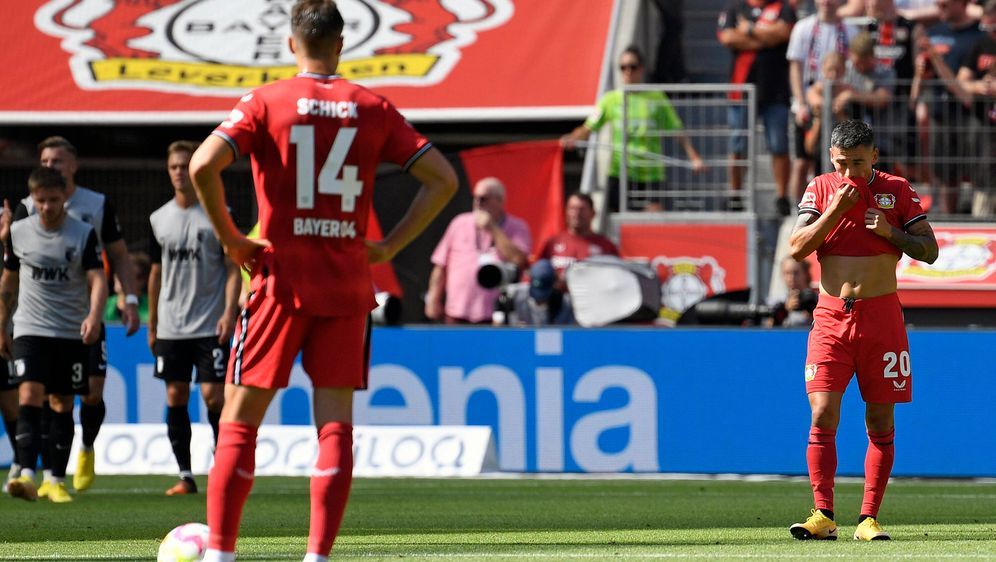 Leverkusen verliert gegen den FCA - Bildquelle: imago