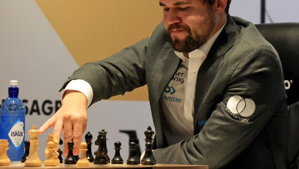 Zweiter Erfolg für Titelverteidiger Magnus Carlsen - Bildquelle: AFP/SID/GIUSEPPE CACACE
