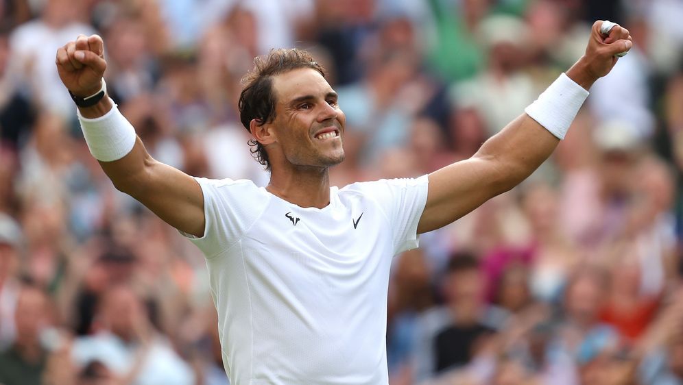 Rafael Nadal hat sich unter Schmerzen ins Wimbledon-Halbfinale gekämpft - do... - Bildquelle: Getty Images