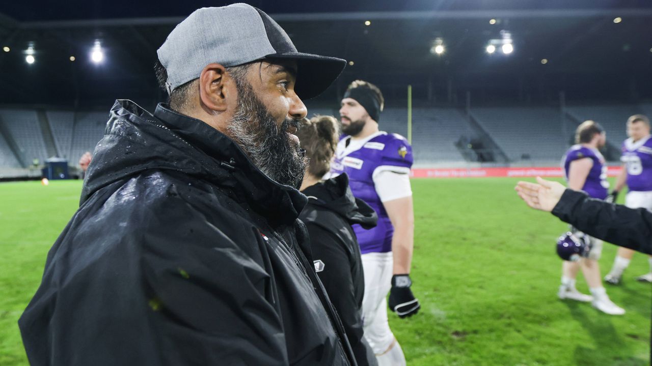 Der Head Coach der Raiders: Kevin Herron - Ehemals Gasttrainer der Oakland Raiders - Bildquelle: imago images/GEPA pictures