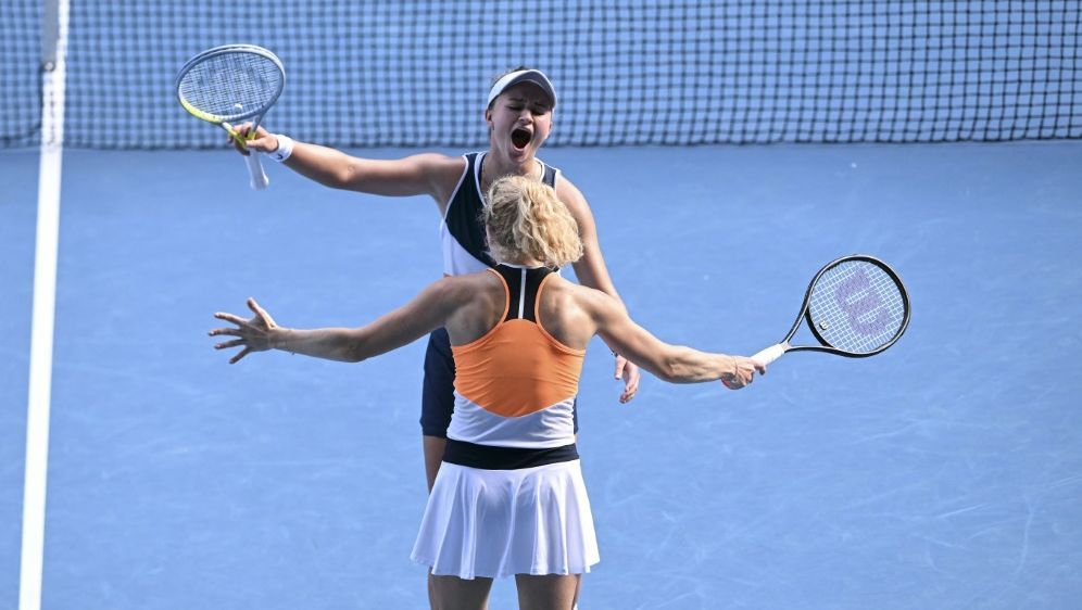 Krejcikova (h.) und Siniakova gewinnen auch in Melbourne - Bildquelle: AFP/SID/MICHAEL ERREY