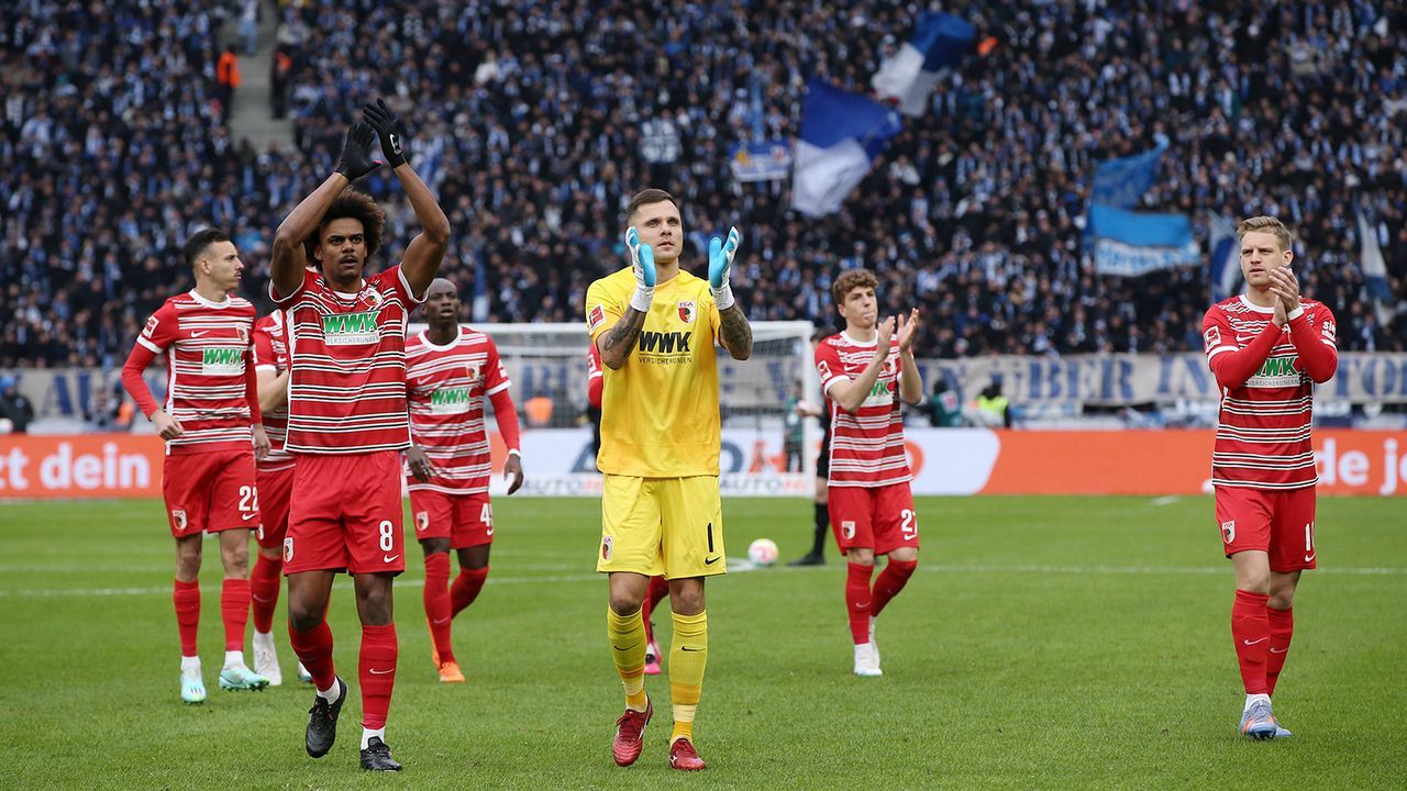 Platz 13: FC Augsburg - Bildquelle: IMAGO/Contrast