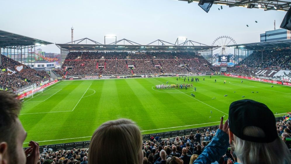 St Pauli Entschuldigt Sich Fur Falsches Ksc Lied