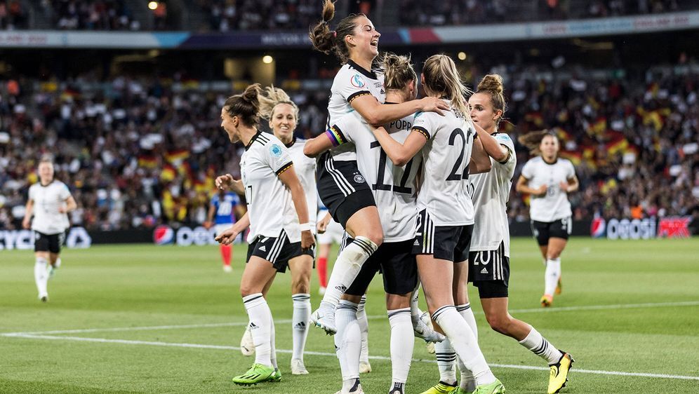 Trifft im EM-Finale am Sonntag auf England: die deutsche Frauen-Nationalmann... - Bildquelle: Imago Images