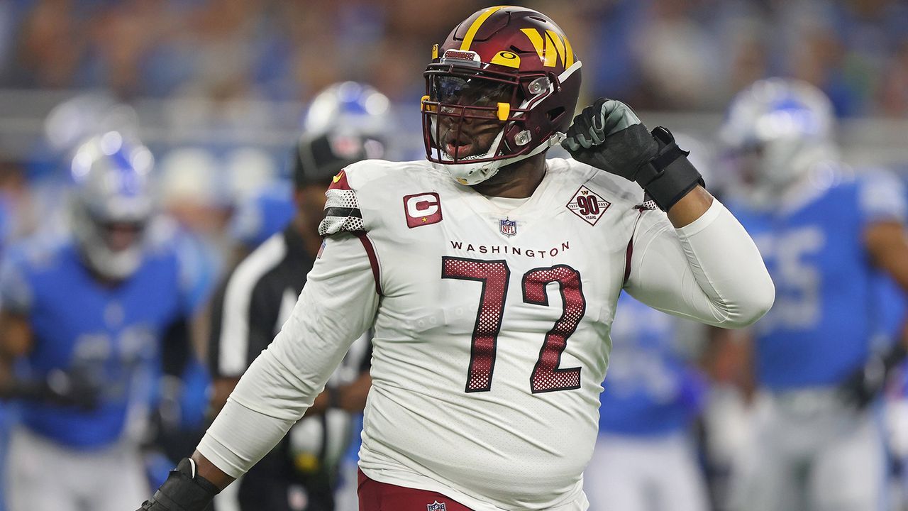 Offensive Tackle (links): Charles Leno Jr. (Washington Commanders) - Bildquelle: IMAGO/NurPhoto