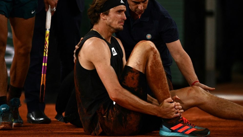 Zverev muss nach Fußverletzung aufgeben - Bildquelle: AFP/SID/CHRISTOPHE ARCHAMBAULT