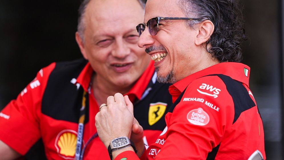 Fred Vasseur besteht darauf, dass Laurent Mekies nicht vorhat, Ferrari zu ve... - Bildquelle: Motorsport Images