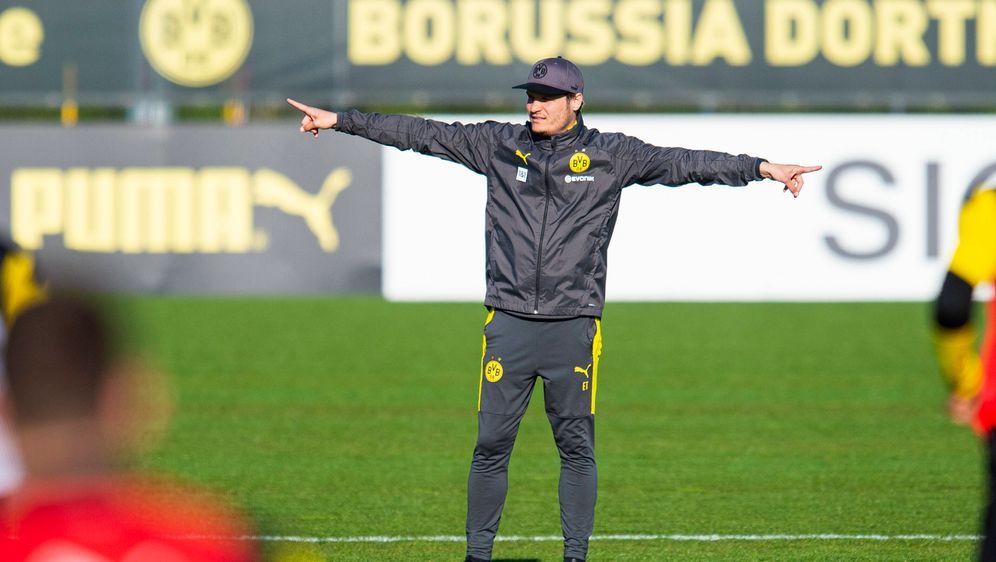 Nach einer Saison als Technischer Direktor ist Edin Terzic wieder BVB-Traine... - Bildquelle: imago images/Kirchner-Media
