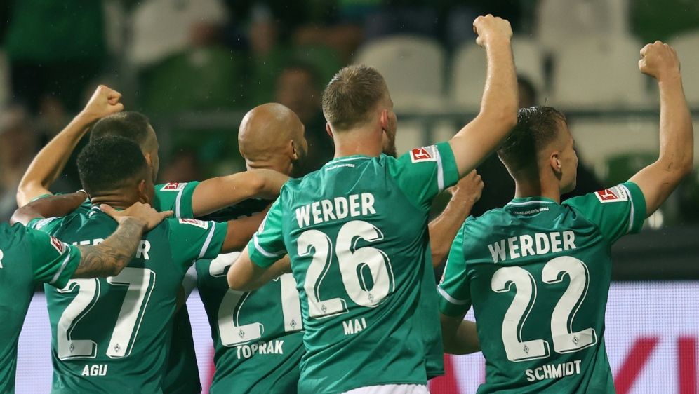 Werder Bremen mit einem Kantersieg gegen Aue - Bildquelle: FIRO/FIRO/SID/