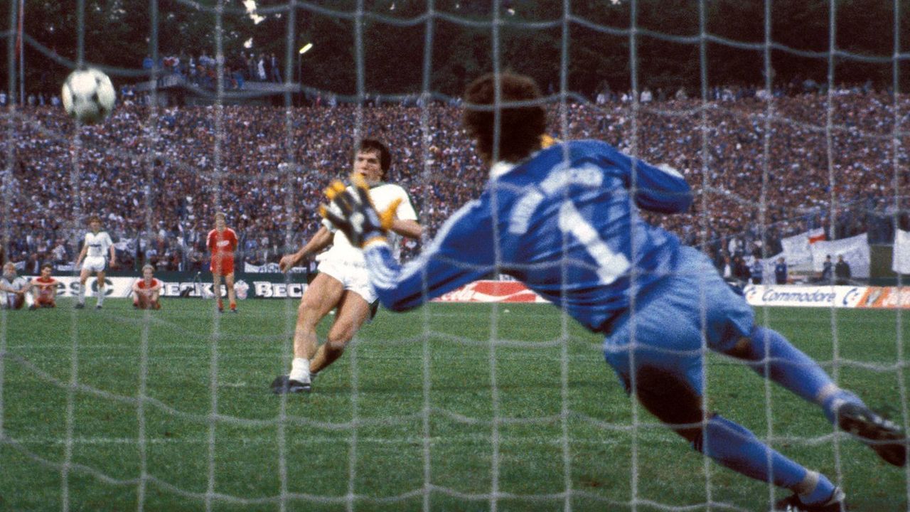 Finale 1983/84: Bayern – Gladbach 7:6 nach Elfmeterschießen - Bildquelle: imago images/Kicker/Liedel