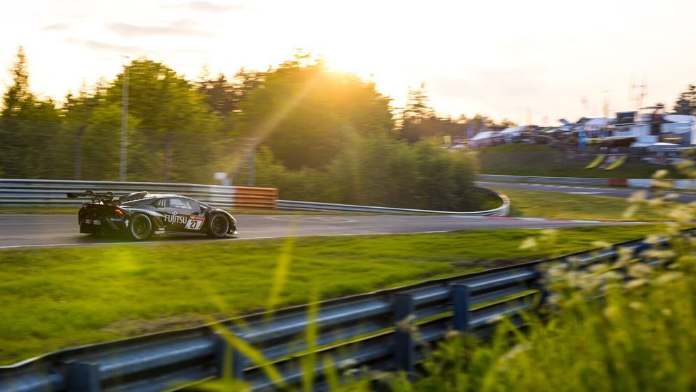 Kelvin van der Linde gab bei der Premiere im Lamborghini Gas, blieb aber glü... - Bildquelle: ABT Sportsline