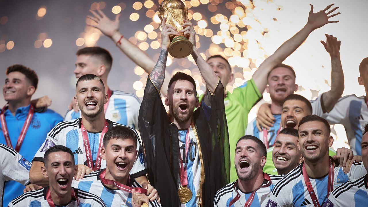 Englische Fans wählen WM in Katar zur besten Weltmeisterschaft des 21. Jahrhunderts - Bildquelle: Getty