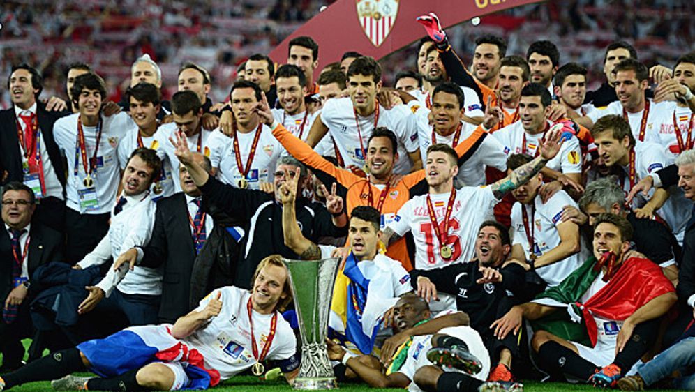 Der FC Sevilla bejubelt den Gewinn der Europa League - Bildquelle: Getty