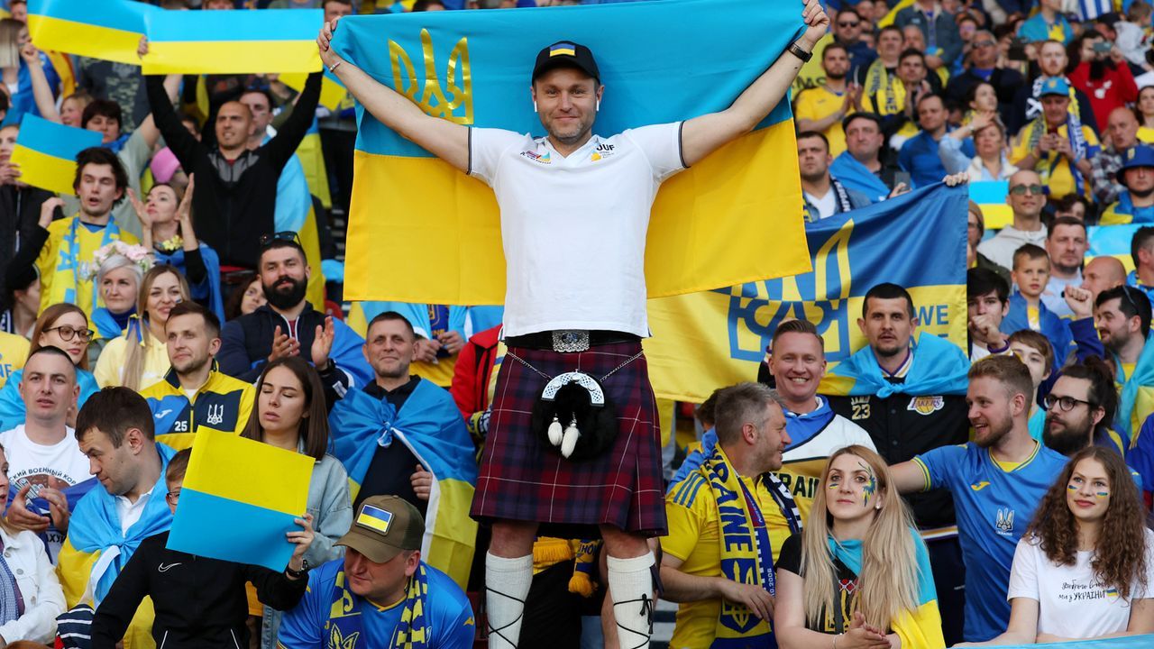 Ukrainische Party vor dem Hampden Park - Bildquelle: Getty Images