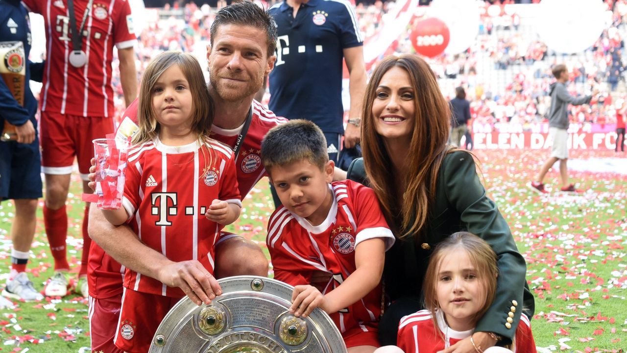 Xabi Alonso und seine Familie - Bildquelle: imago/HorstmÃ¼ller