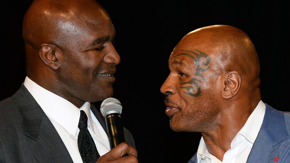 Get Mike Tyson Vs Evander Holyfield Background