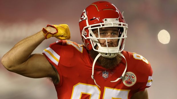 Since you added tim tebow to the game, please add the guy who played in a same day for 10 mlb teams. Nfl Travis Kelce Kauft Studienort Fur Jugendliche