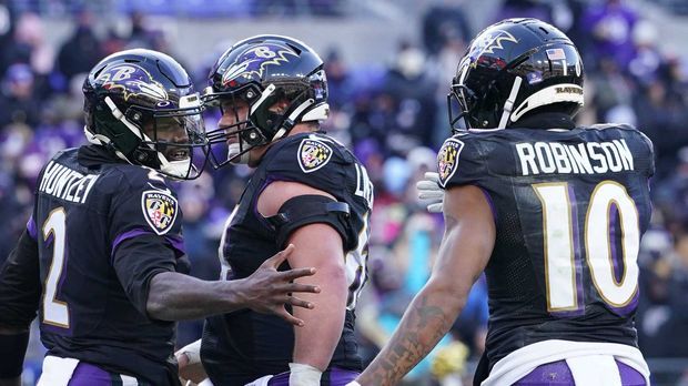 Ravens book playoff ticket, Giants not yet