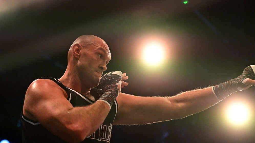 Tyson Fury boxt gegen Dereck Chisora - Bildquelle: AFP/SID/BEN STANSALL