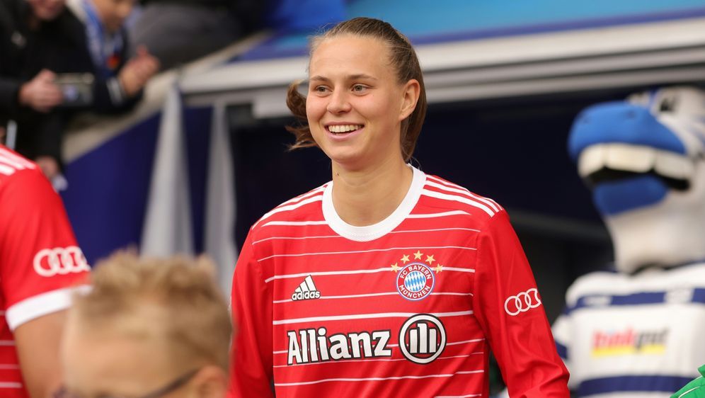Klara Bühl und der FC Bayern stehen vor dem Titelgewinn - Bildquelle: FIRO/SID