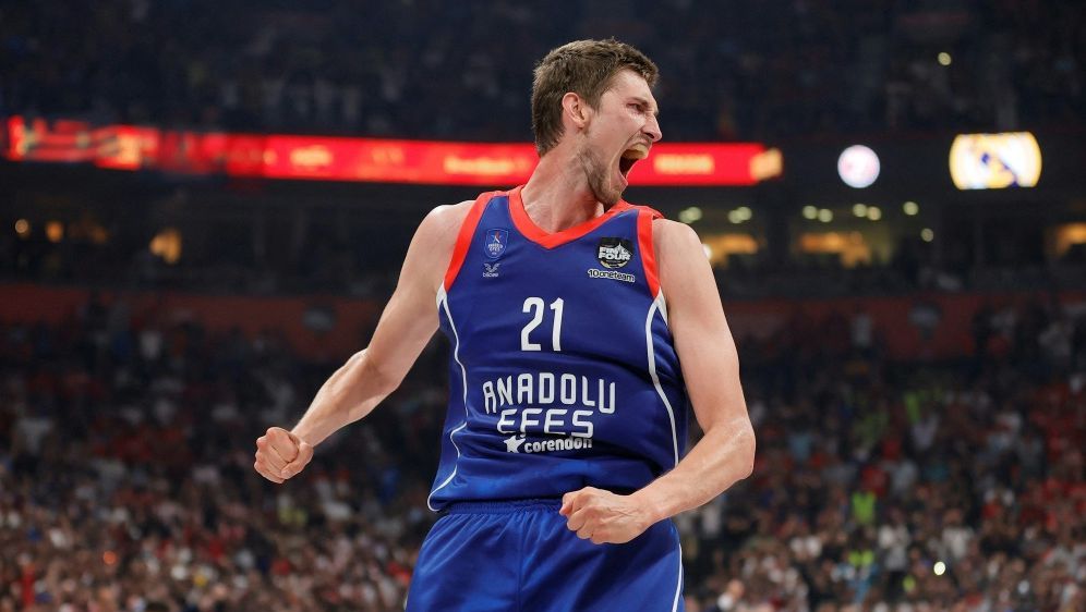 Tibor Pleiß gewinnt EuroLeague mit Anadolu - Bildquelle: AFP/SID/PEDJA MILOSAVLJEVIC