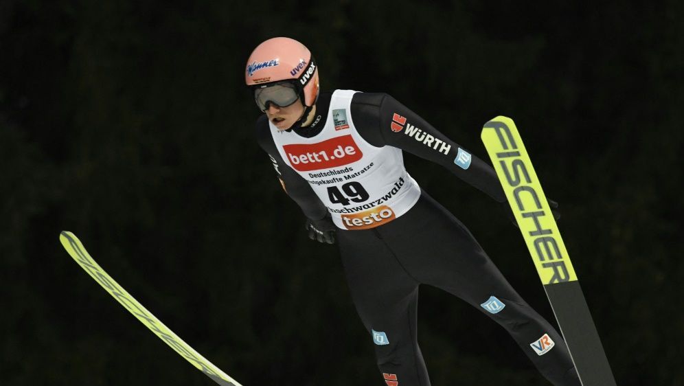 Skispringer Karl Geiger holt seinen dritten Saisonsieg - Bildquelle: AFP /SID/THOMAS KIENZLE