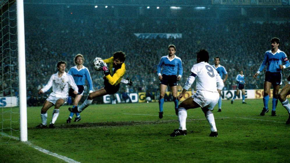 Schon 1985 sorgte die Auswärtstorregel bei Borussia Mönchengladbach für ein ... - Bildquelle: Imago
