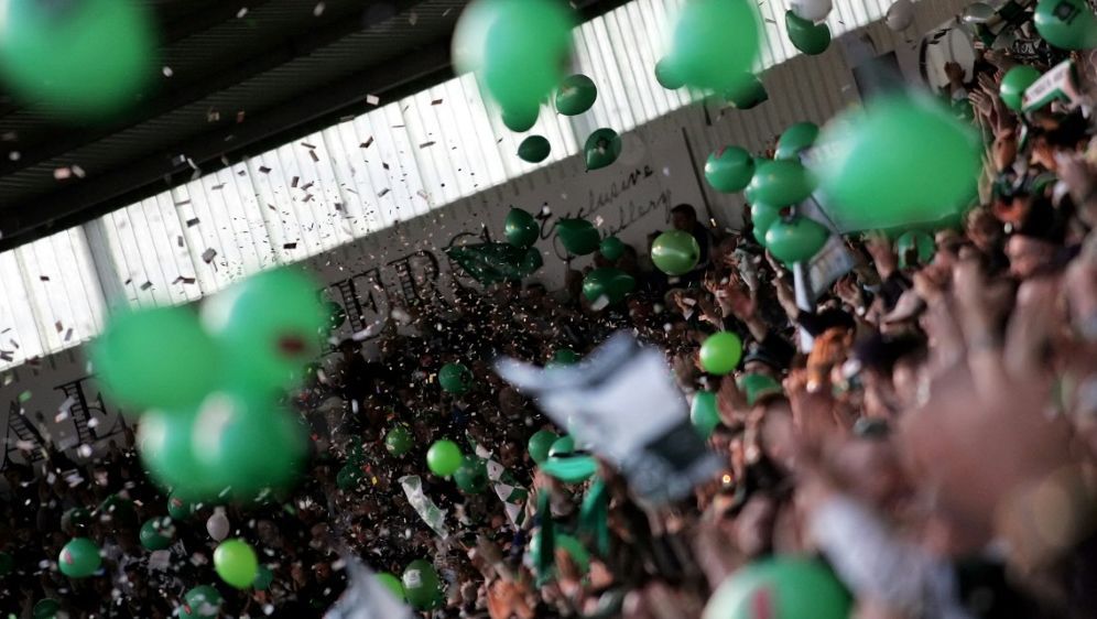 Fans von Plymouth Argyle verehren Jack Leslie - Bildquelle: AFP/SID/LEON NEAL