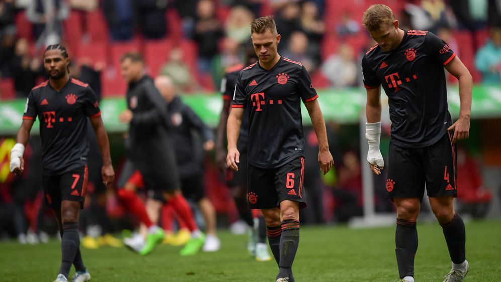 Der FC Bayern München verliert am 7. Spieltag beim FC Augsburg. - Bildquelle: IMAGO/Passion2Press