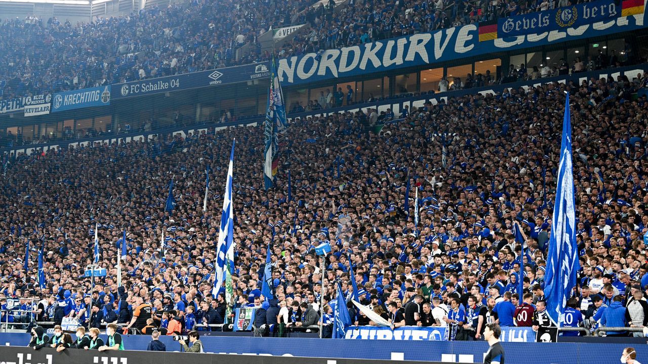 Platz 2: FC Schalke 04 - Bildquelle: IMAGO/Kirchner-Media