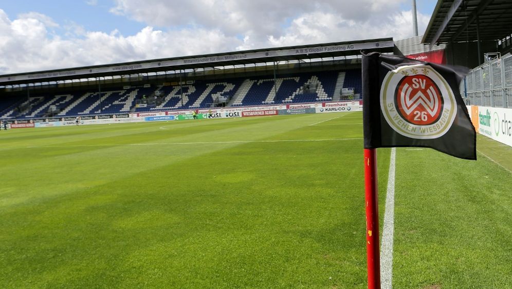 2. Liga: Aufsteiger Wehen Wiesbaden verpflichtet Stürmer ...