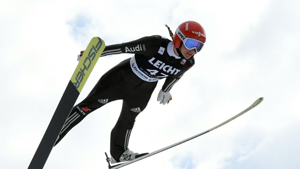 Skispringen Skispringen Starker Wind Verhindert Frauen Wettbewerb In Klingenthal Ran