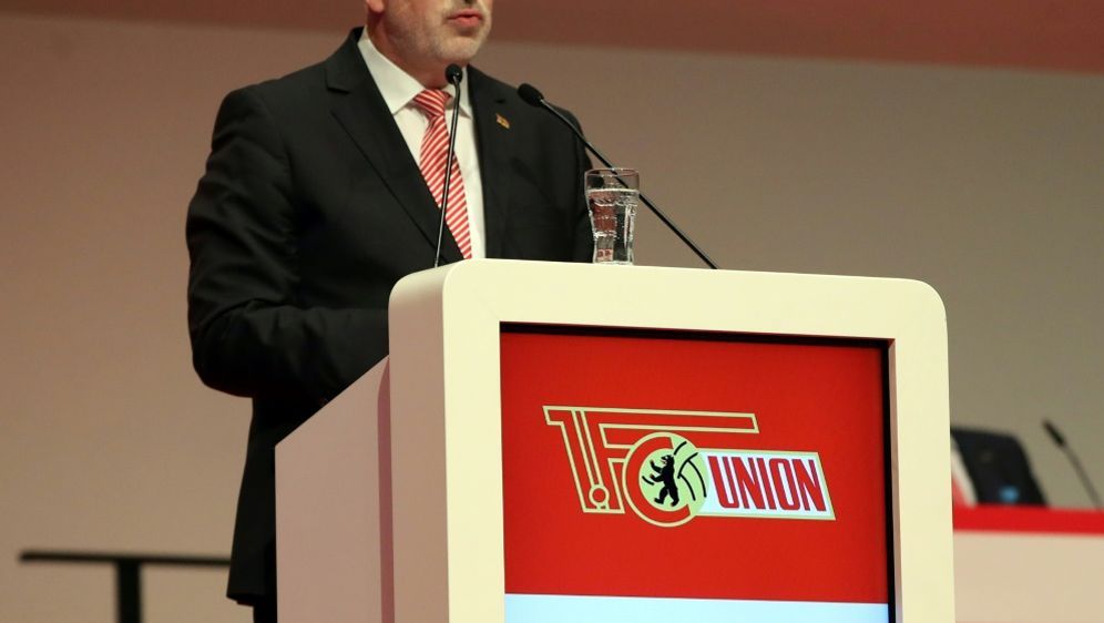 Union-Präsident Dirk Zingler kritisiert den DFB - Bildquelle: PIXATHLONPIXATHLONSID