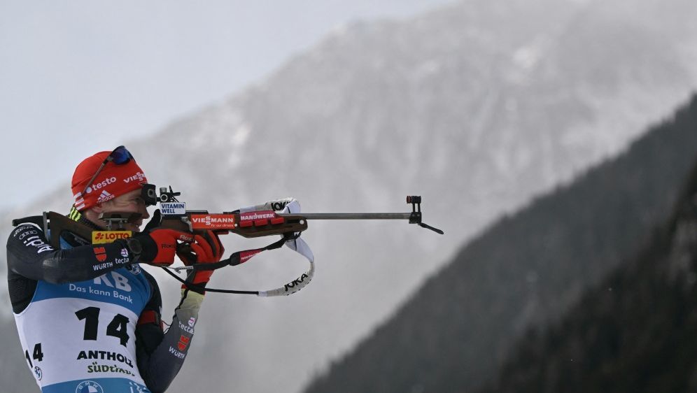 Benedikt Doll bester deutscher Biathlet am Donnerstag - Bildquelle: AFP/SID/MARCO BERTORELLO