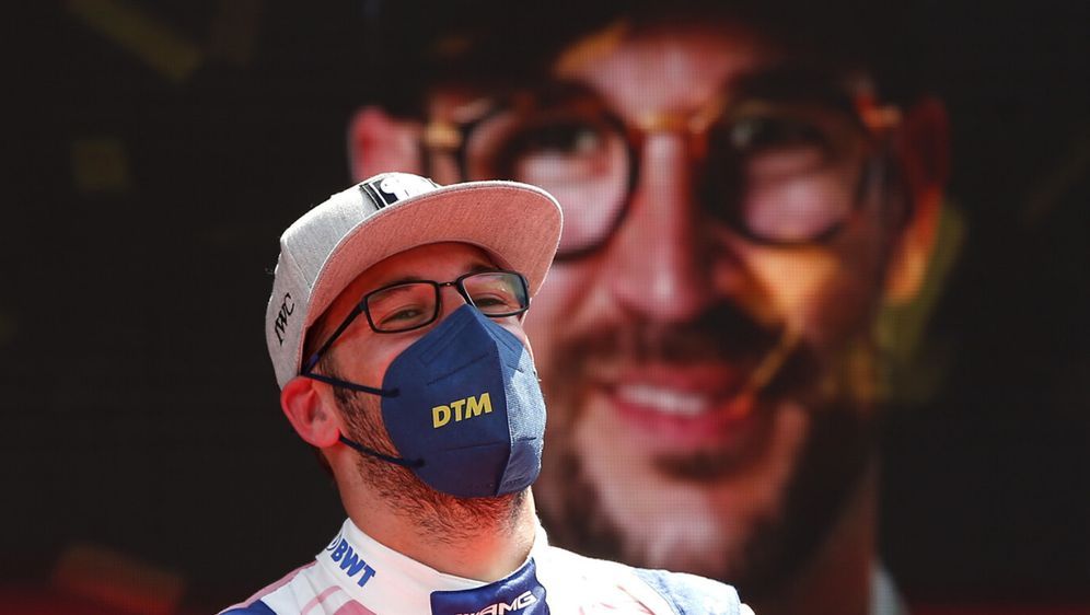 DTM-Meister Maximilian Götz trägt 2022 eine selbst entworfene Brille. - Bildquelle: Motorsport Images