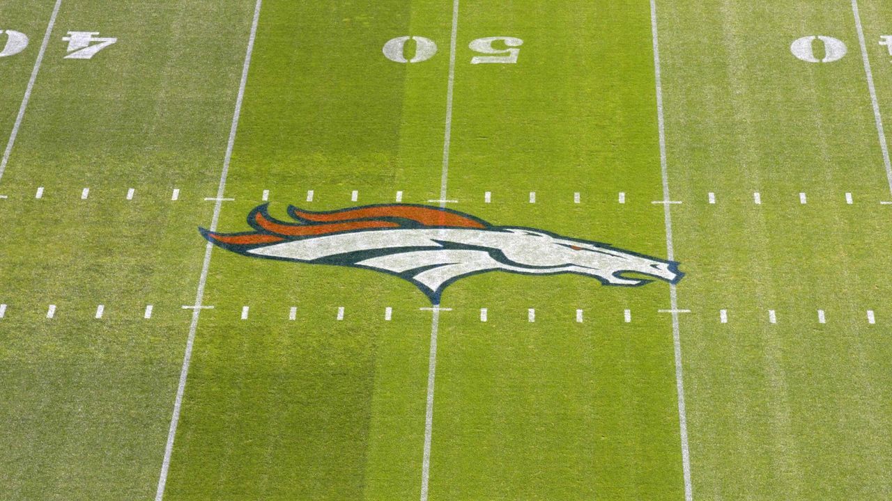 Denver Broncos verlegen neuen Rasen - 400.000 Dollar für ein Spiel - Bildquelle: imago