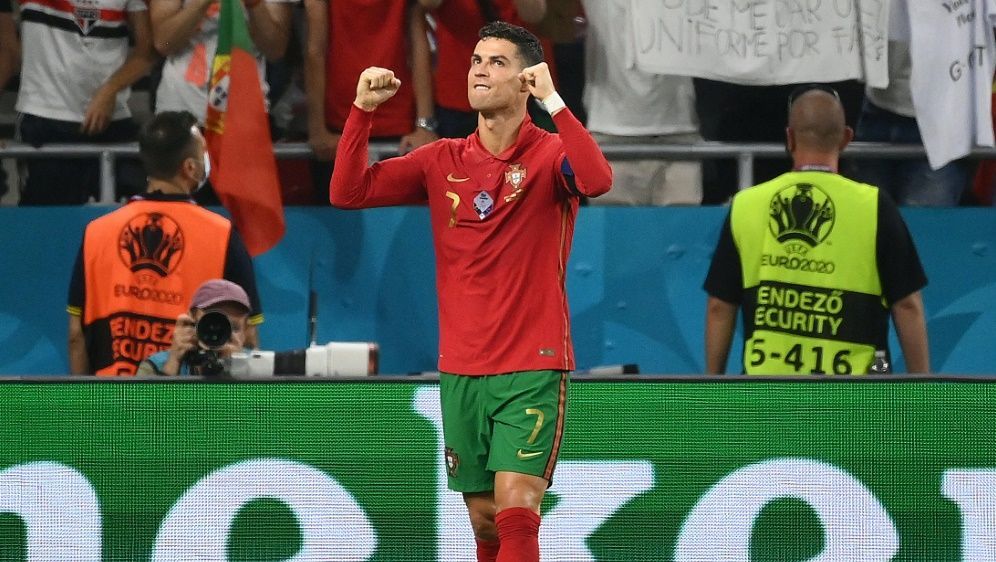 Europameisterschaft - Daei gratuliert Ronaldo zum Tor ...