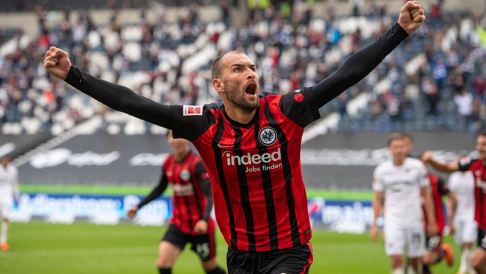 Offiziell Bas Dost Wechselt Von Frankfurt Zu Club Brugge