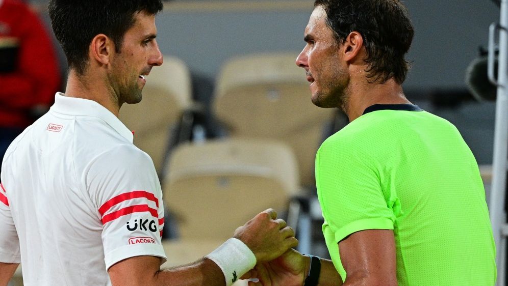 Die Tennis-Ikonen Novak Djokovic und Rafael Nadal - Bildquelle: AFP/SID/MARTIN BUREAU