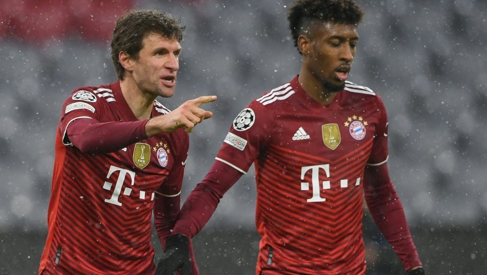 Fans sehen FC Bayern als Favorit auf den Titelgewinn - Bildquelle: AFP/SID/CHRISTOF STACHE