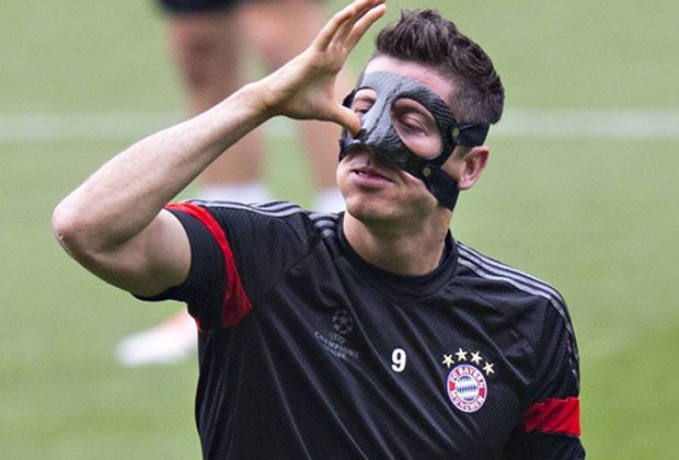 Champions League Sitzt Die Maske Lewy Beim Abschlusstraining Ran