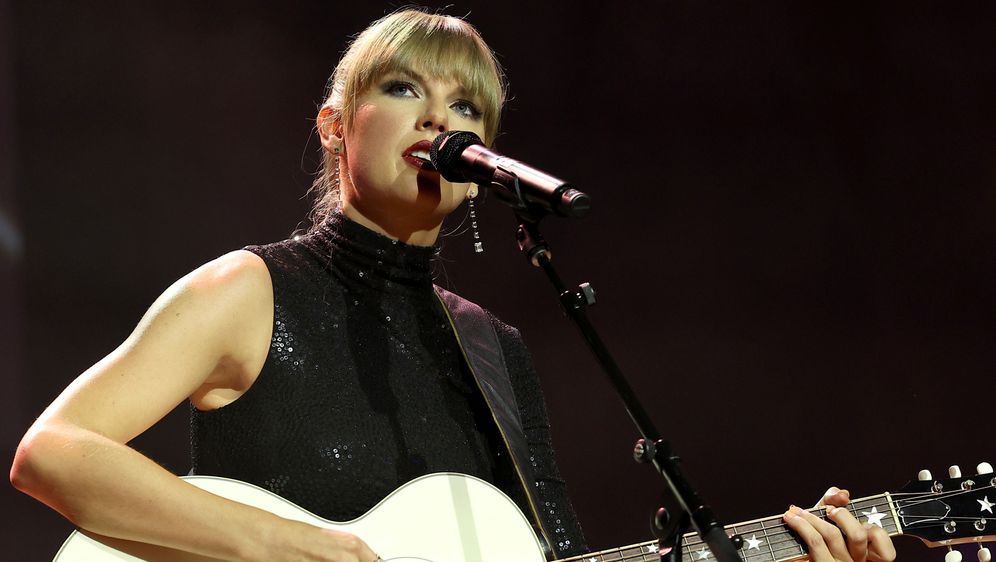 Gerüchten zufolge könnte Taylor Swift bei der Halftime Show des Super Bowls ... - Bildquelle: Getty Images